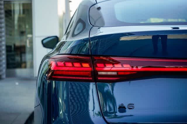 Thumbnail: 2025 Audi e-tron S - 9