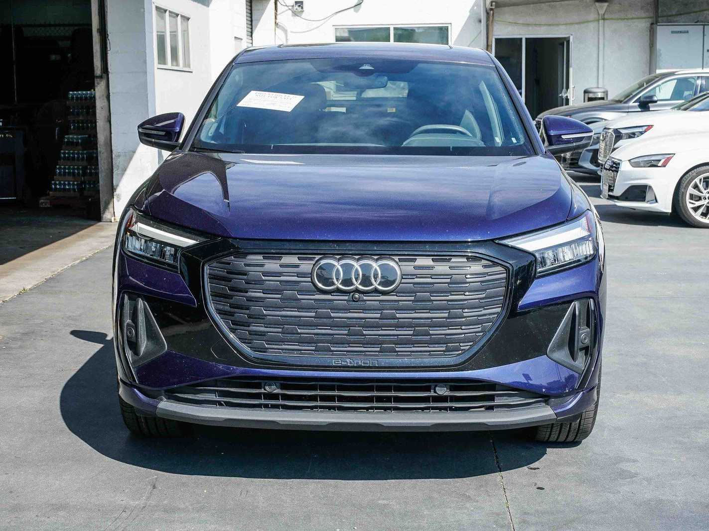 Thumbnail: 2023 Audi Q4 e-tron - 6
