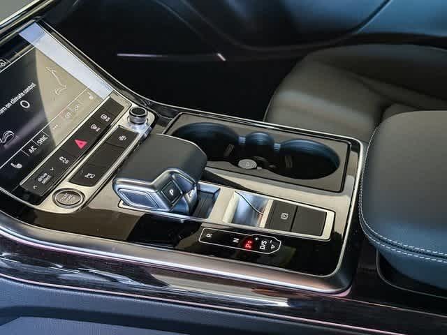 Thumbnail: 2026 Audi Q8 - 20