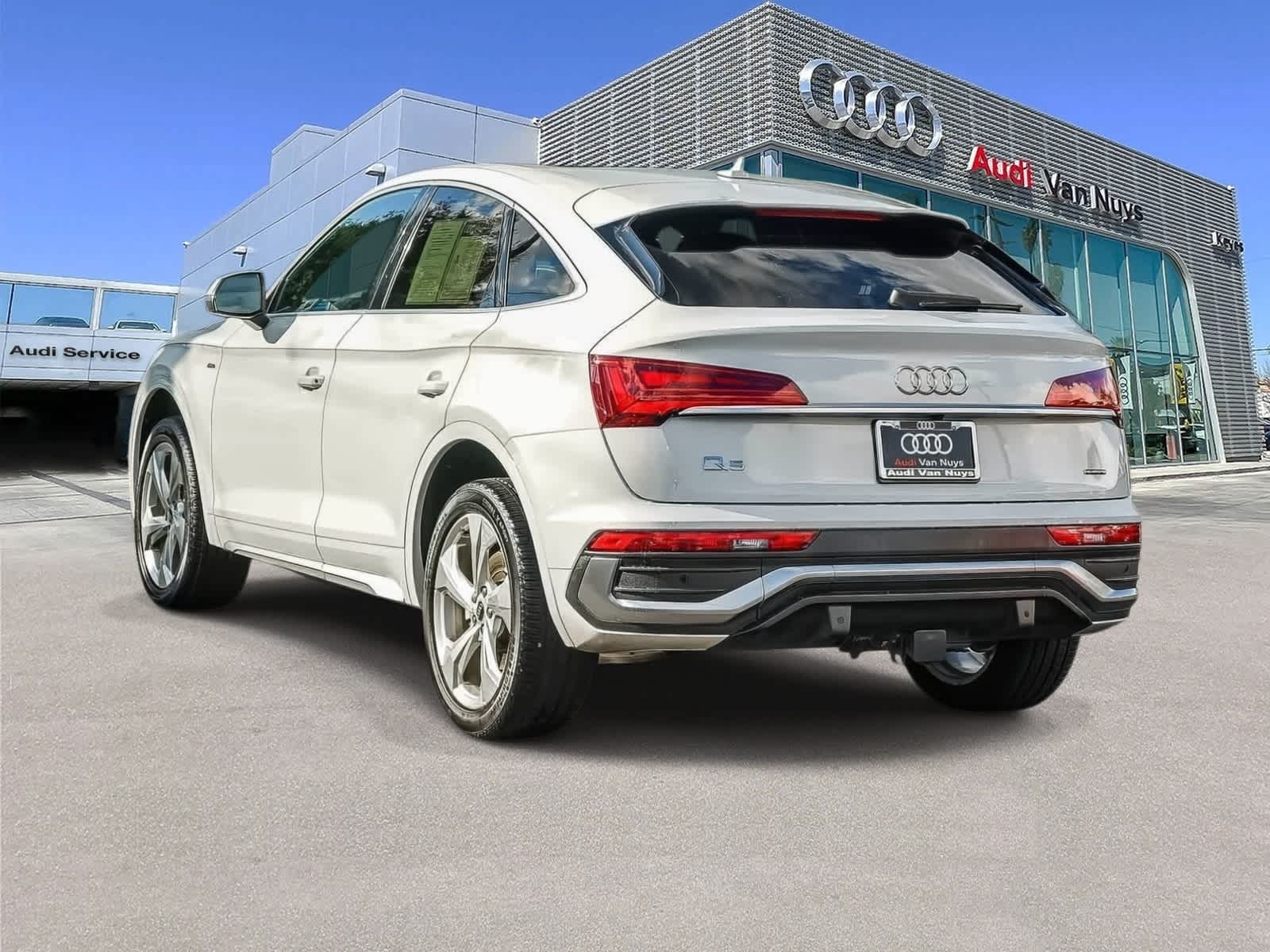 Thumbnail: 2023 Audi Q5 - 6