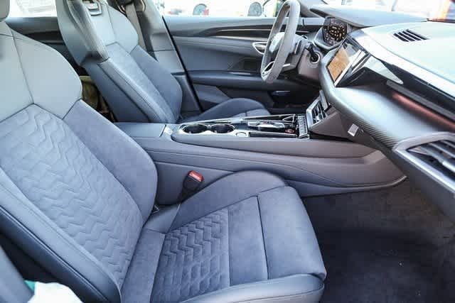 Thumbnail: 2026 Audi e-tron GT - 16