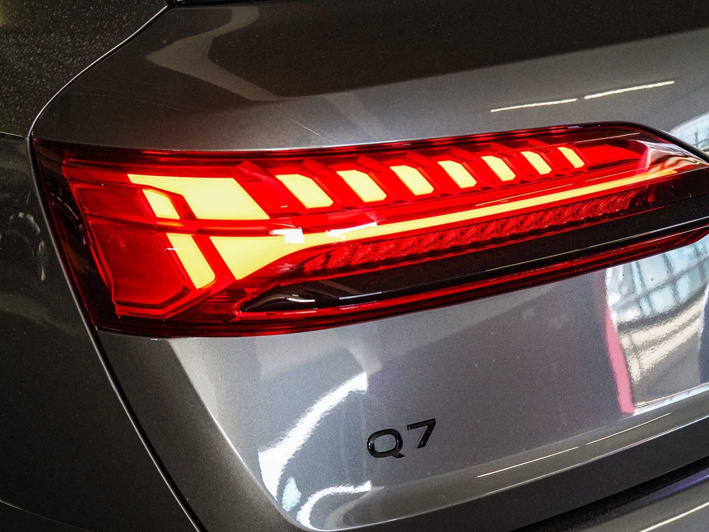 Thumbnail: 2026 Audi Q7 - 7