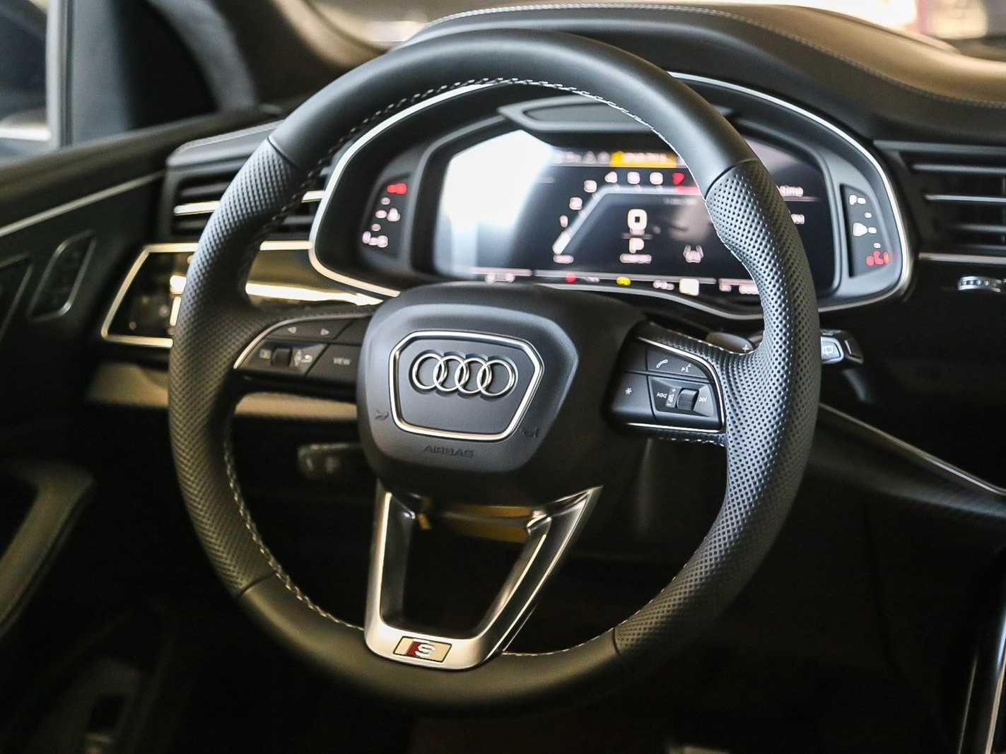 Thumbnail: 2026 Audi SQ8 - 12