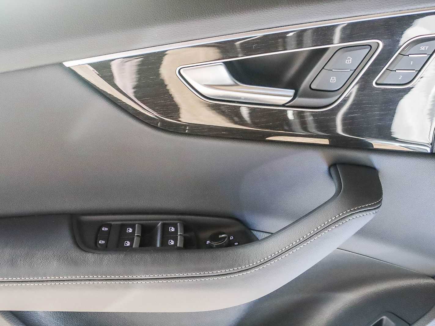 Thumbnail: 2026 Audi Q8 - 22