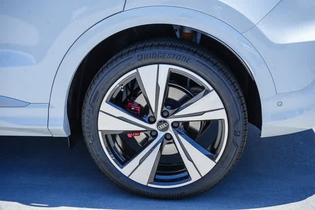 Thumbnail: 2025 Audi SQ5 - 16