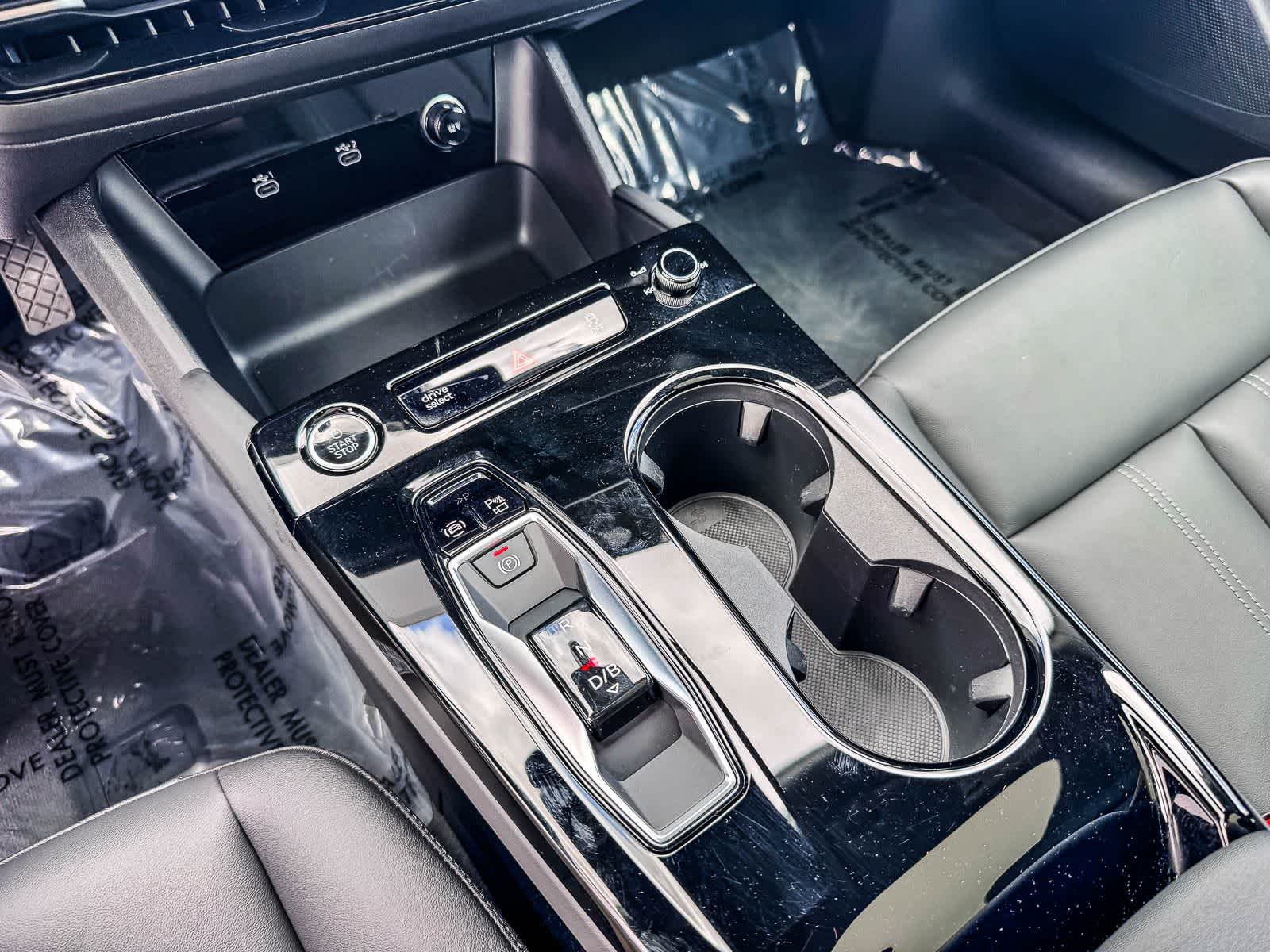 Thumbnail: 2025 Audi e-tron - 22