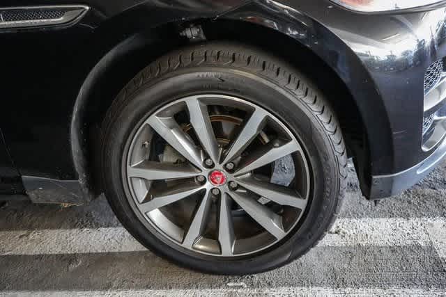 Thumbnail: 2019 Jaguar F-Pace - 10