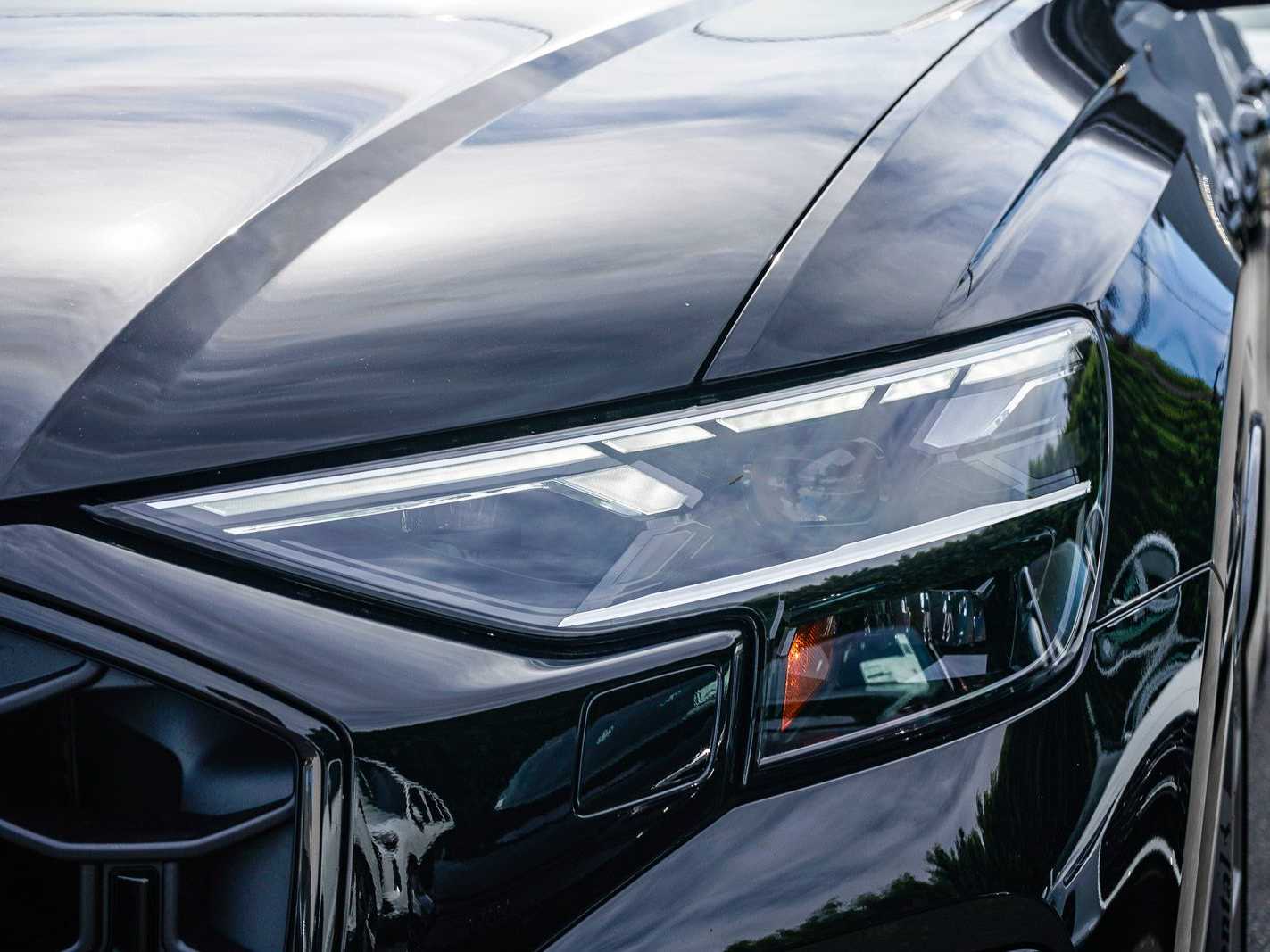 Thumbnail: 2026 Audi Q8 - 7