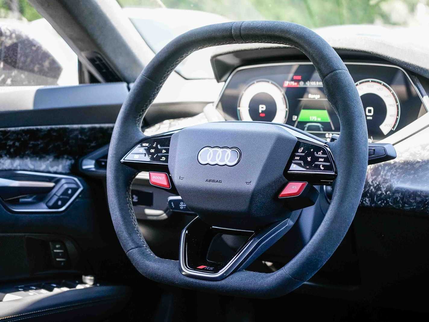 Thumbnail: 2025 Audi RS e-tron GT - 16