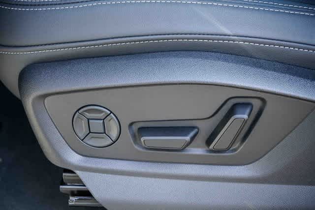 Thumbnail: 2025 Audi Q8 - 20