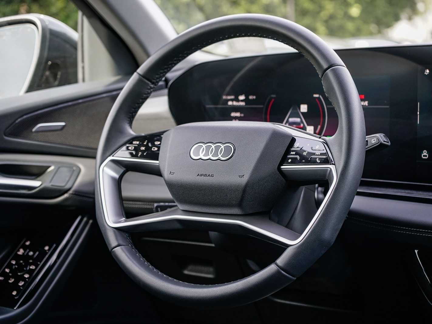 Thumbnail: 2025 Audi Q6 e-tron - 15