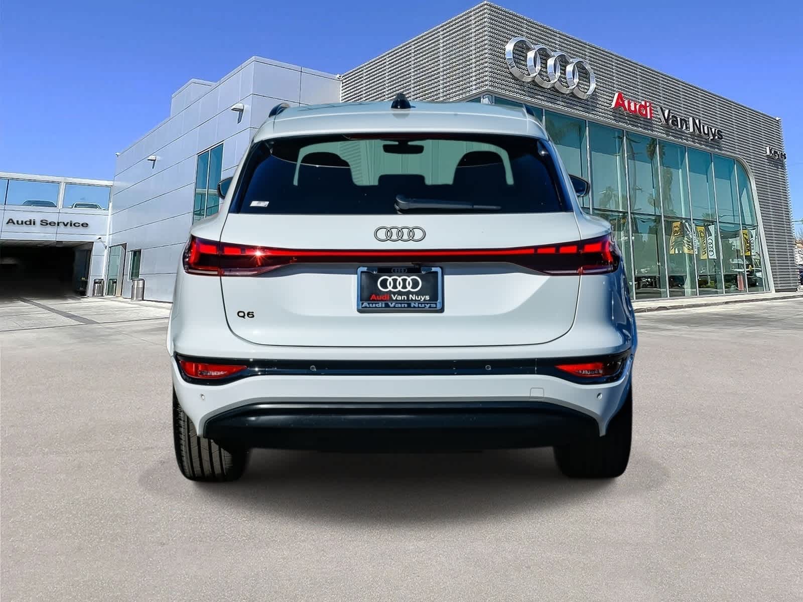 Thumbnail: 2025 Audi Q6 e-tron - 3