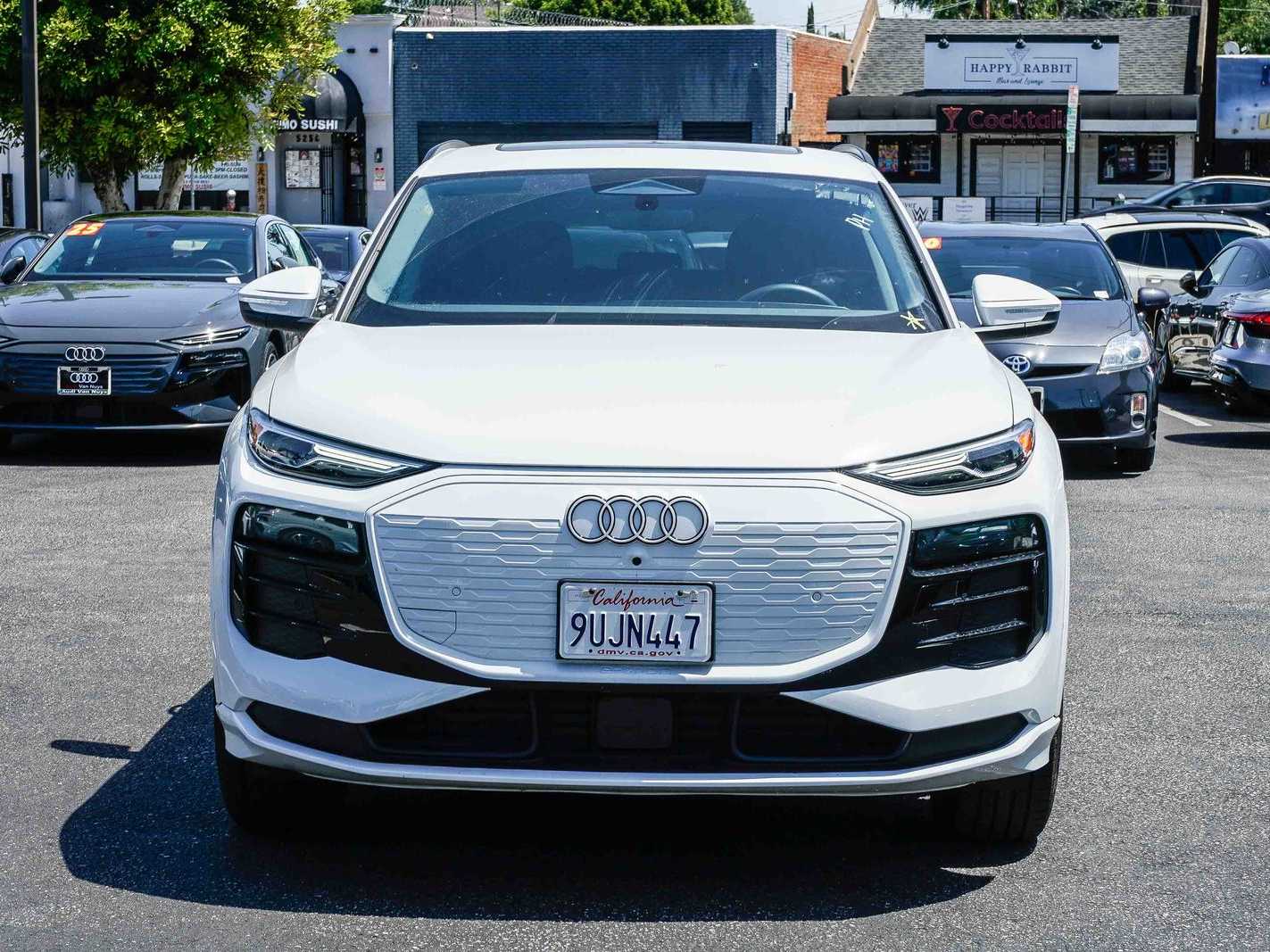 Thumbnail: 2025 Audi Q6 e-tron - 6