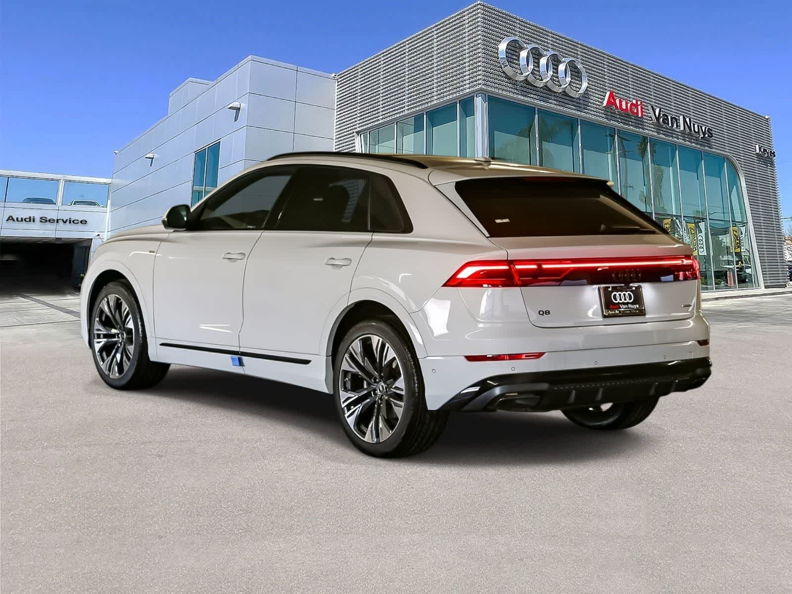 Thumbnail: 2026 Audi Q8 - 6