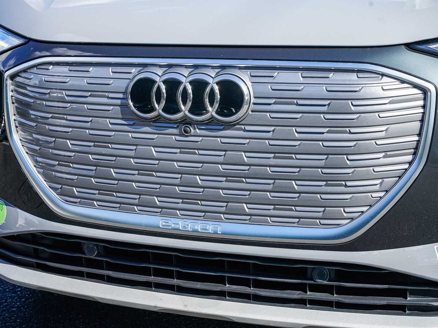 Thumbnail: 2023 Audi Q4 e-tron - 8