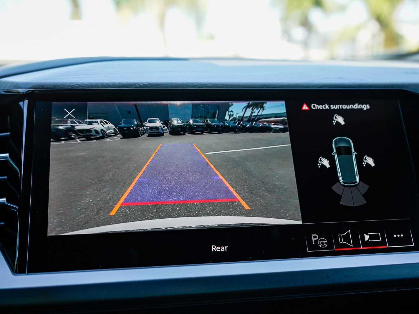 Thumbnail: 2023 Audi Q4 e-tron - 23