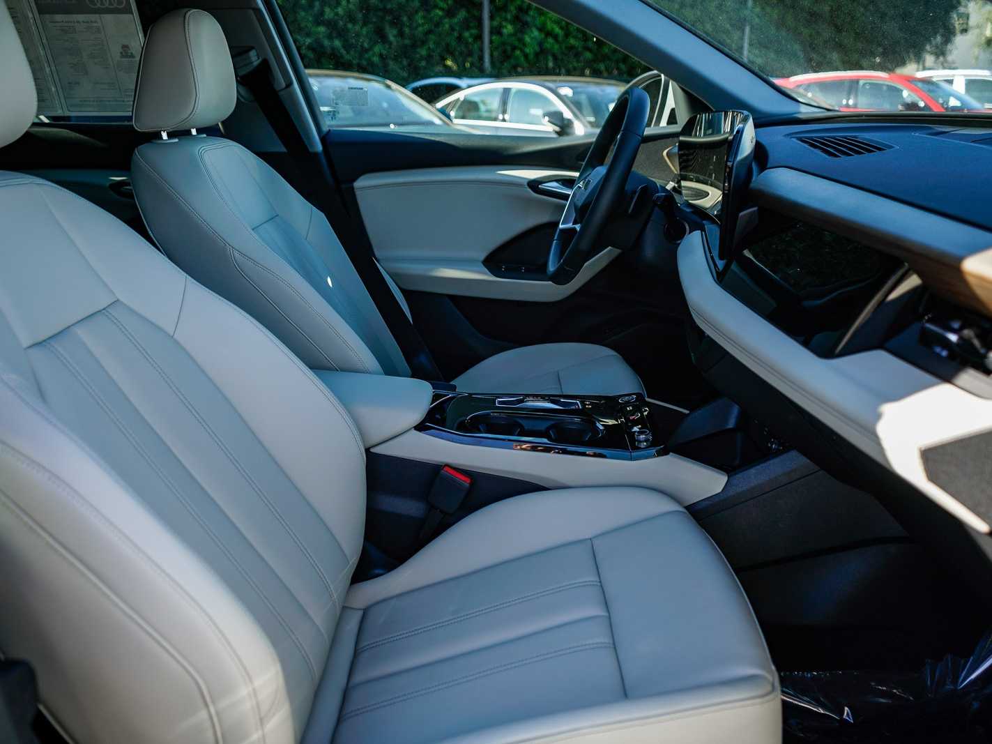 Thumbnail: 2025 Audi Q6 e-tron - 15