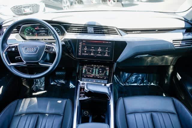 Thumbnail: 2022 Audi e-tron - 12