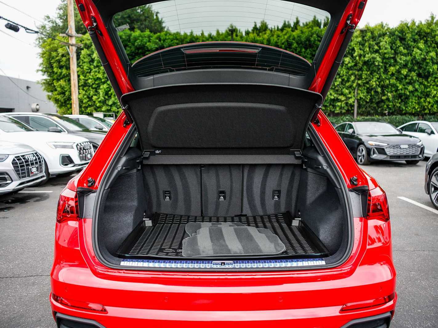 Thumbnail: 2025 Audi Q3 - 26