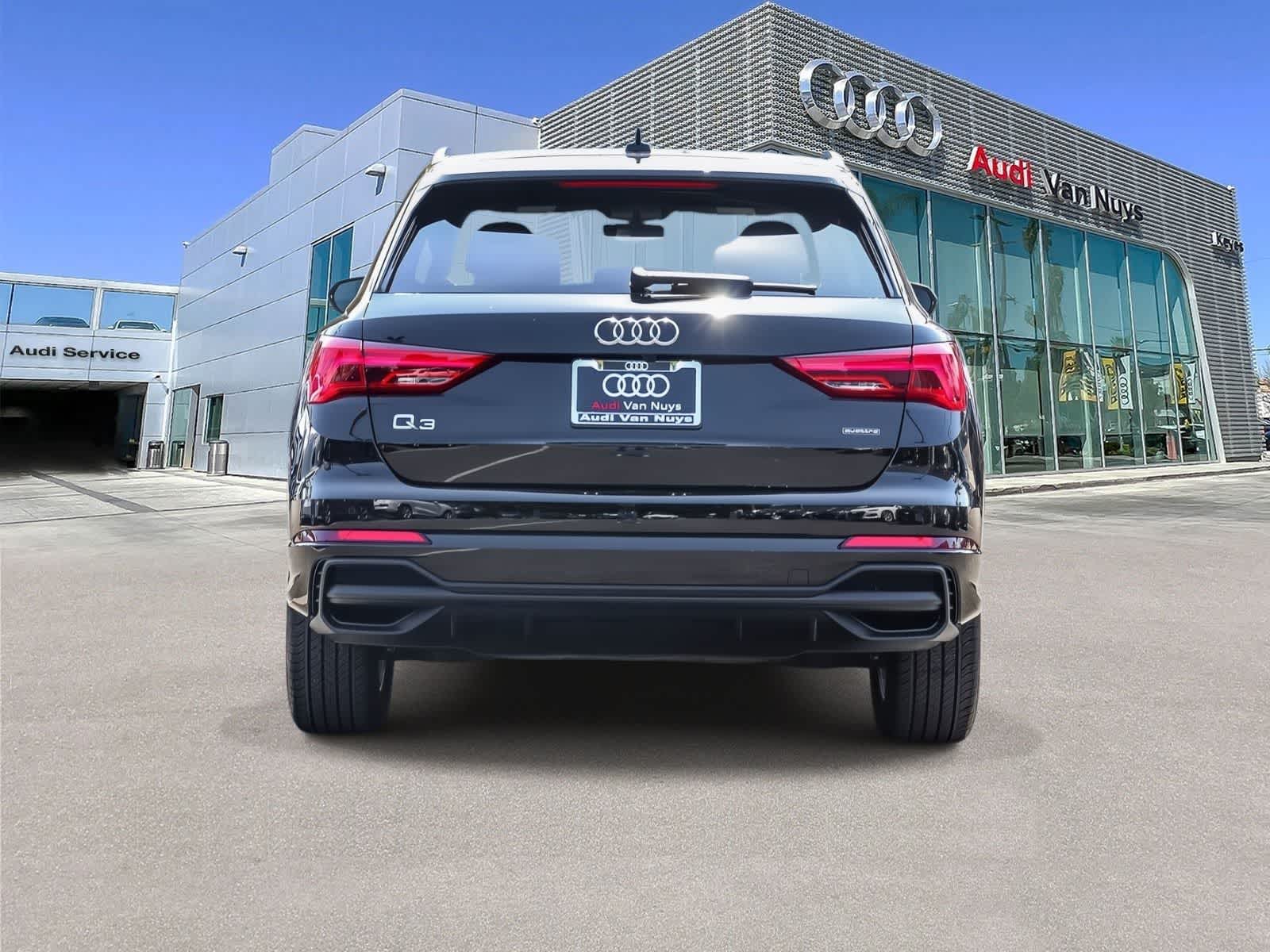Thumbnail: 2023 Audi Q3 - 2