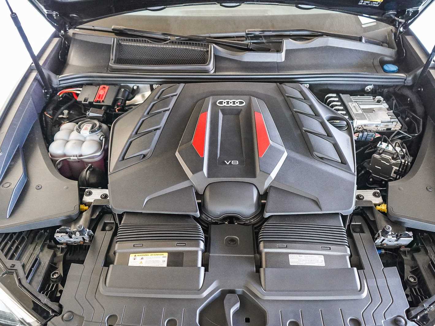 Thumbnail: 2026 Audi SQ8 - 27