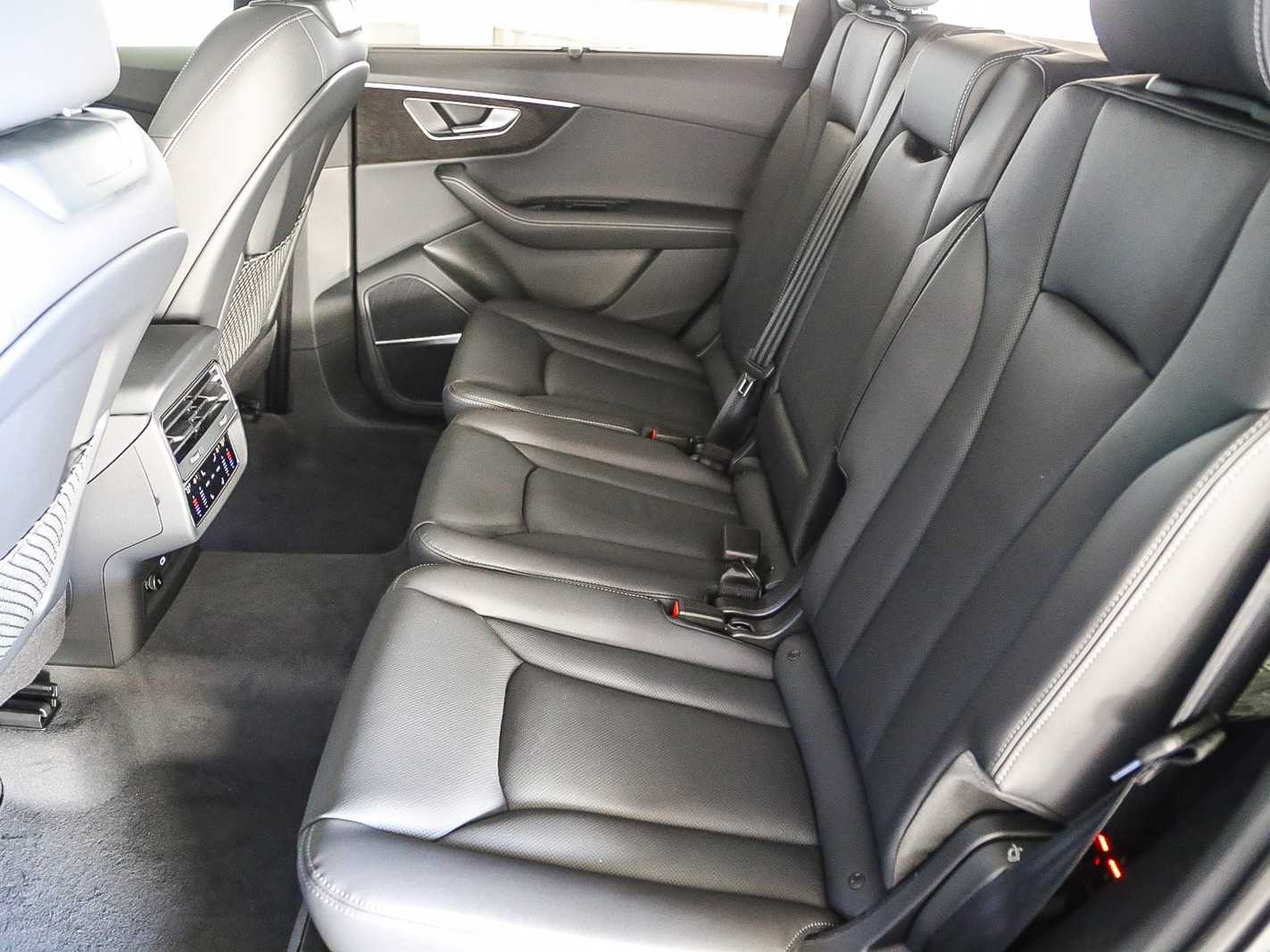 Thumbnail: 2026 Audi Q7 - 18