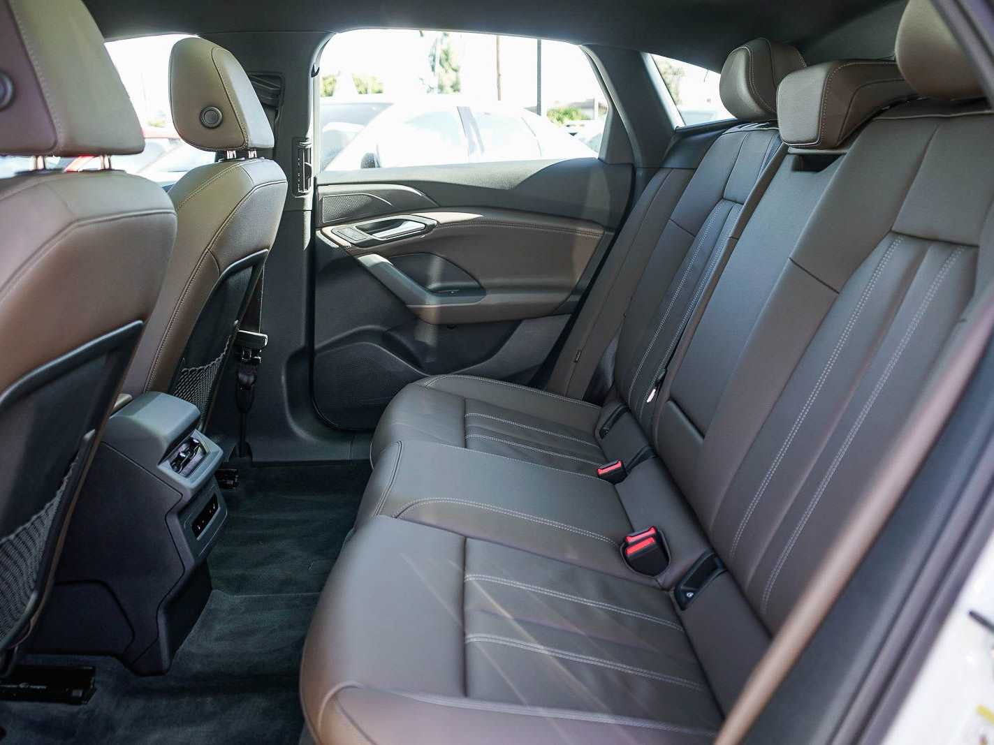 Thumbnail: 2025 Audi e-tron - 18