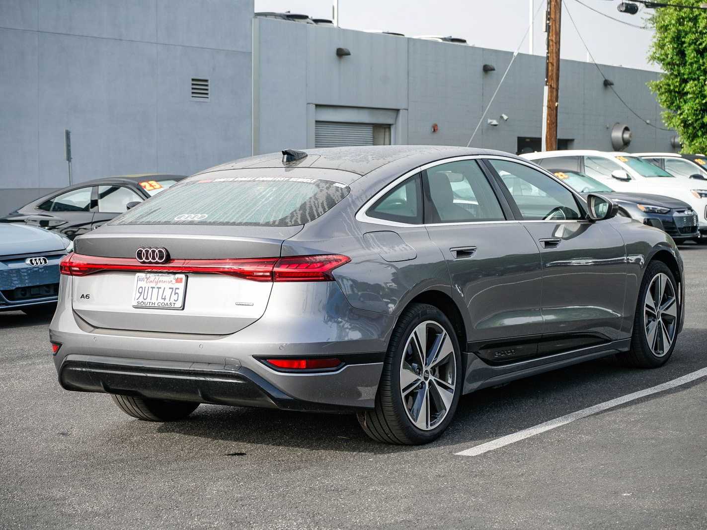 Thumbnail: 2025 Audi e-tron - 4