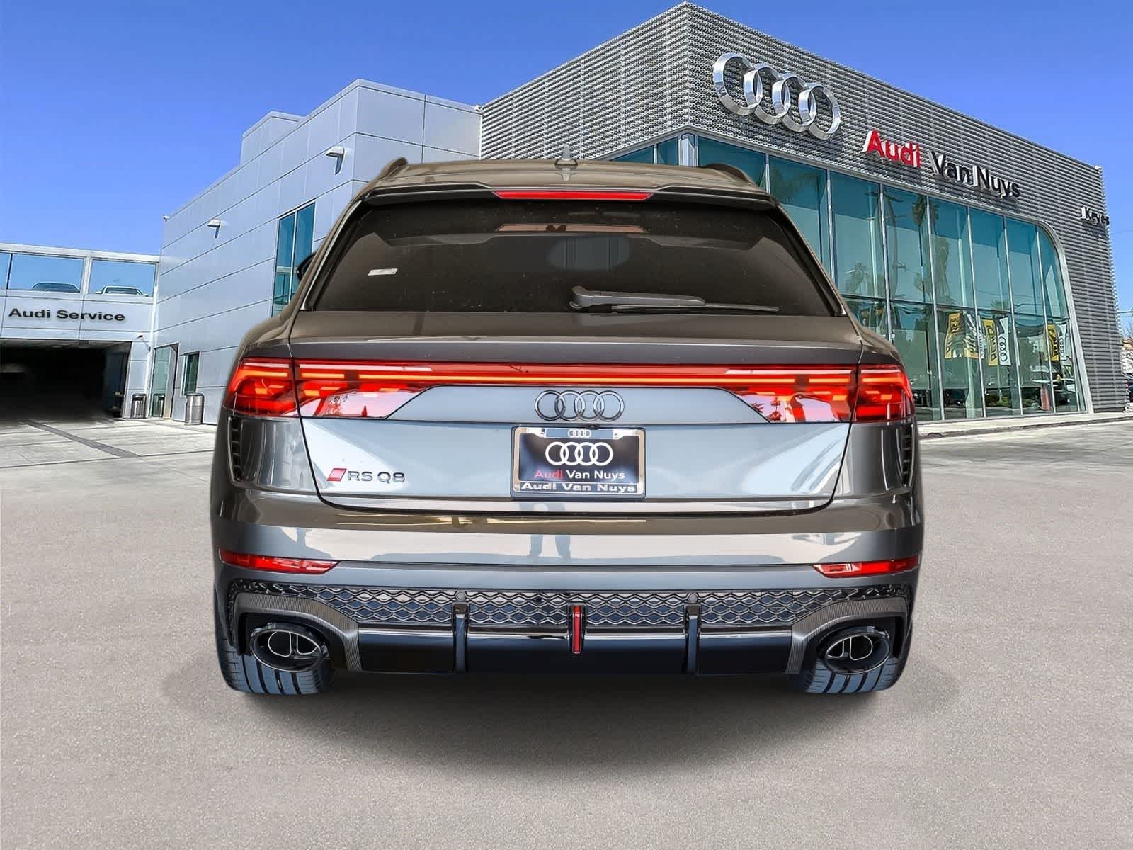 Thumbnail: 2026 Audi RS Q8 - 5