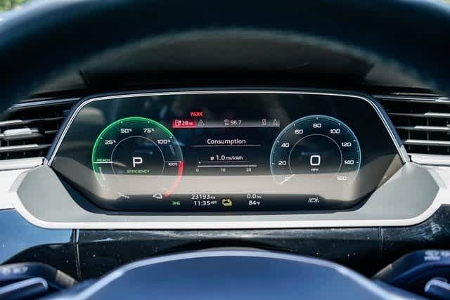 Thumbnail: 2022 Audi e-tron - 25