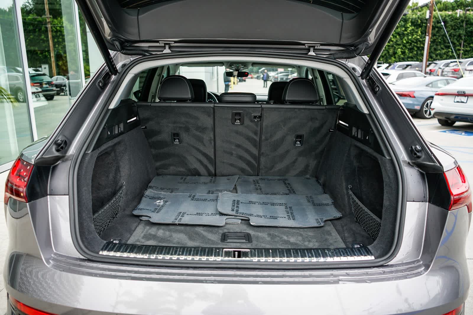 Thumbnail: 2023 Audi e-tron - 27