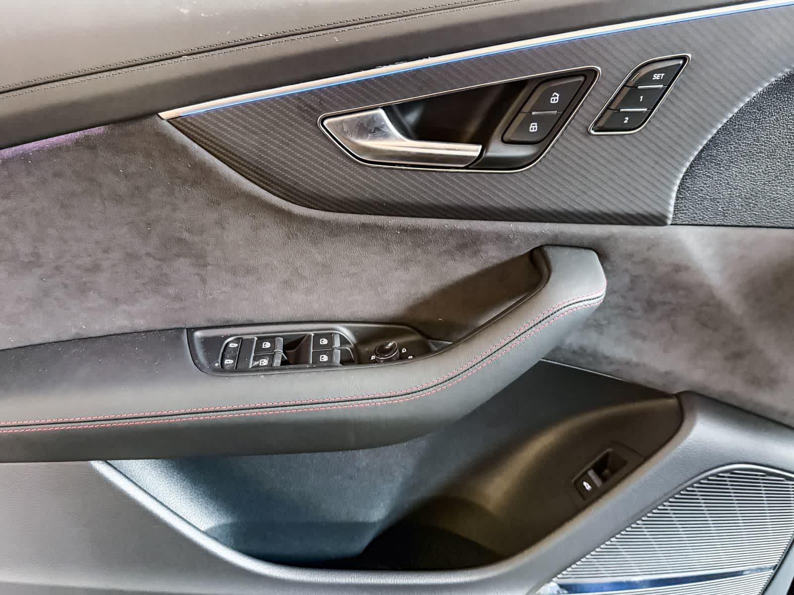 Thumbnail: 2026 Audi RS Q8 - 22