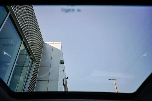 Thumbnail: 2025 Audi Q6 e-tron - 11