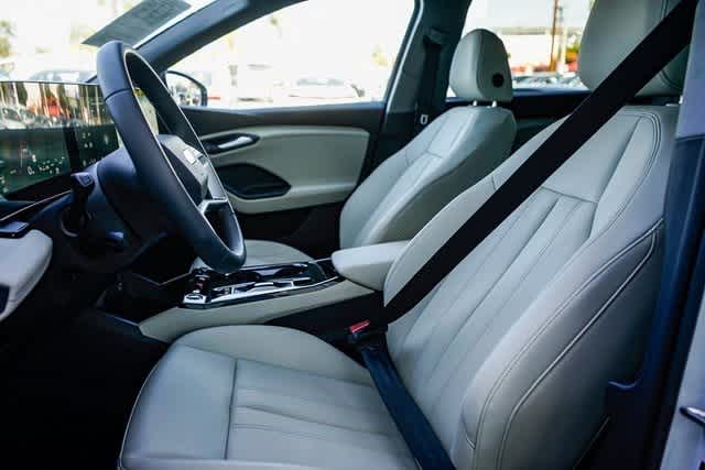 Thumbnail: 2025 Audi Q6 e-tron - 17