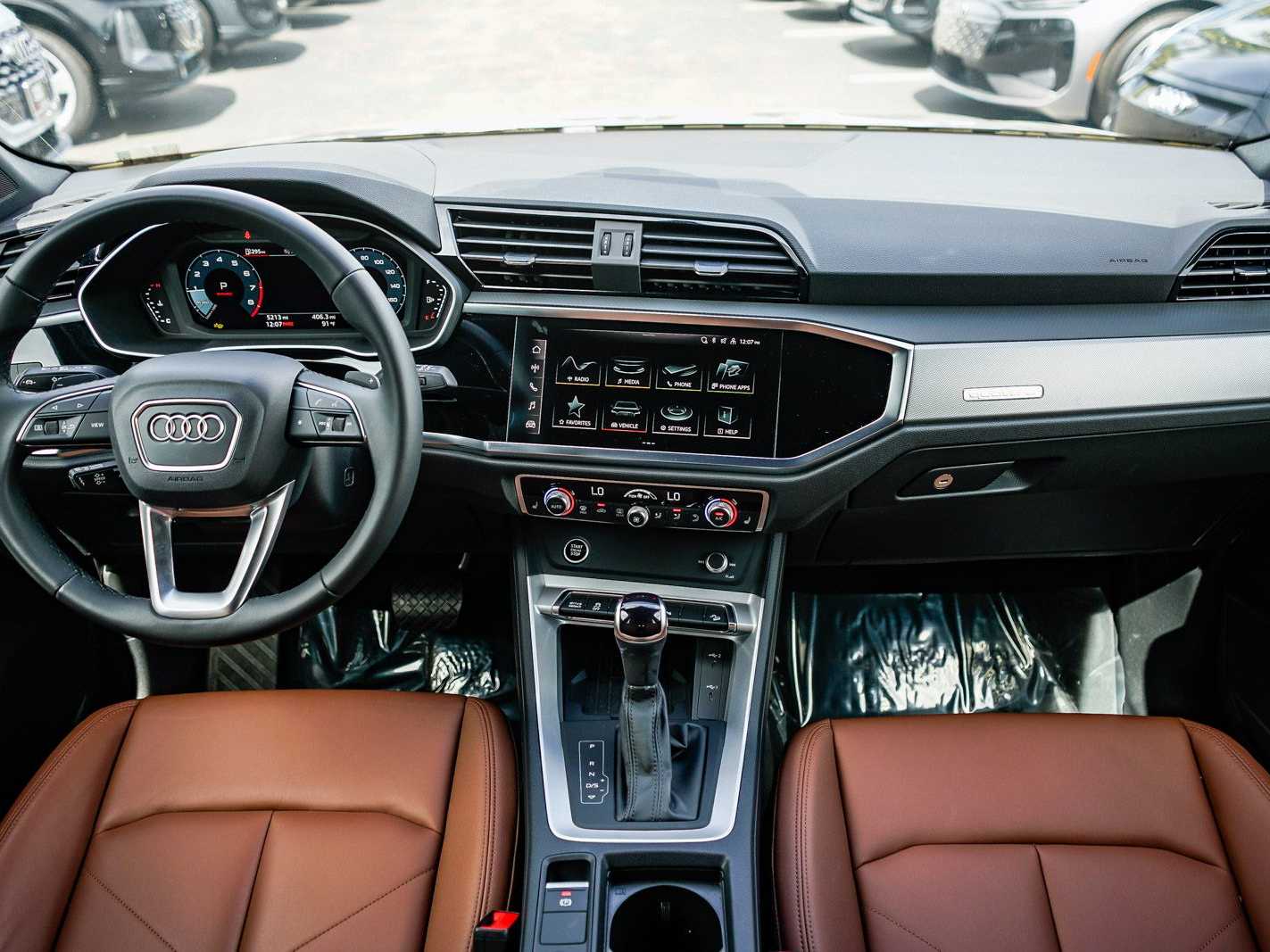 Thumbnail: 2025 Audi Q3 - 12