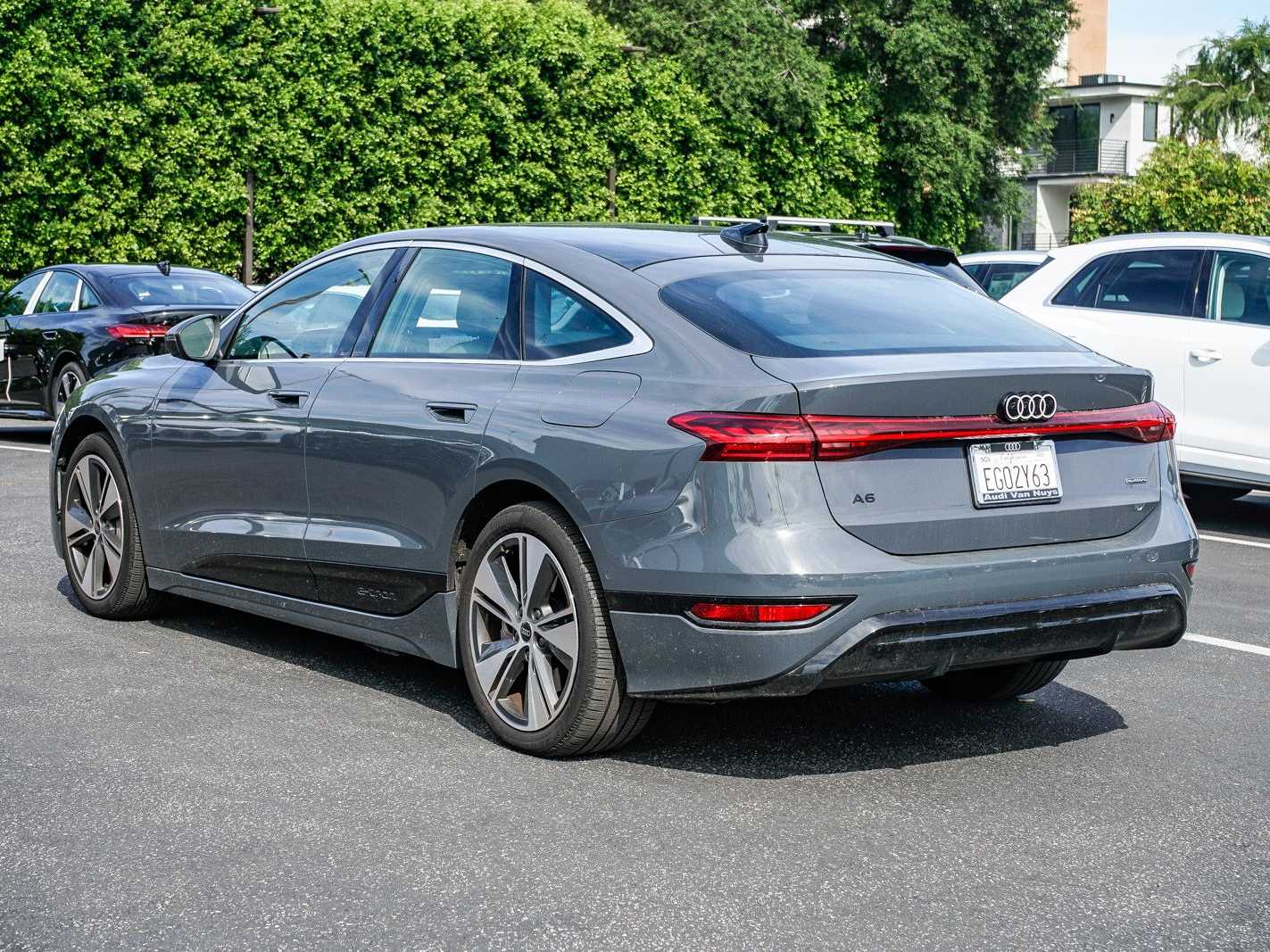 Thumbnail: 2025 Audi e-tron - 2