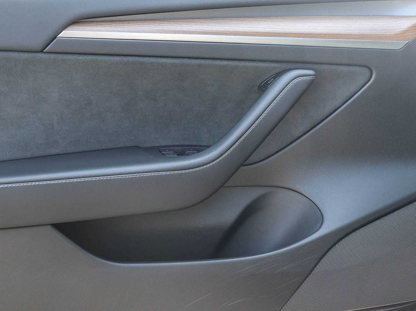 Thumbnail: 2023 Tesla Model 3 - 21