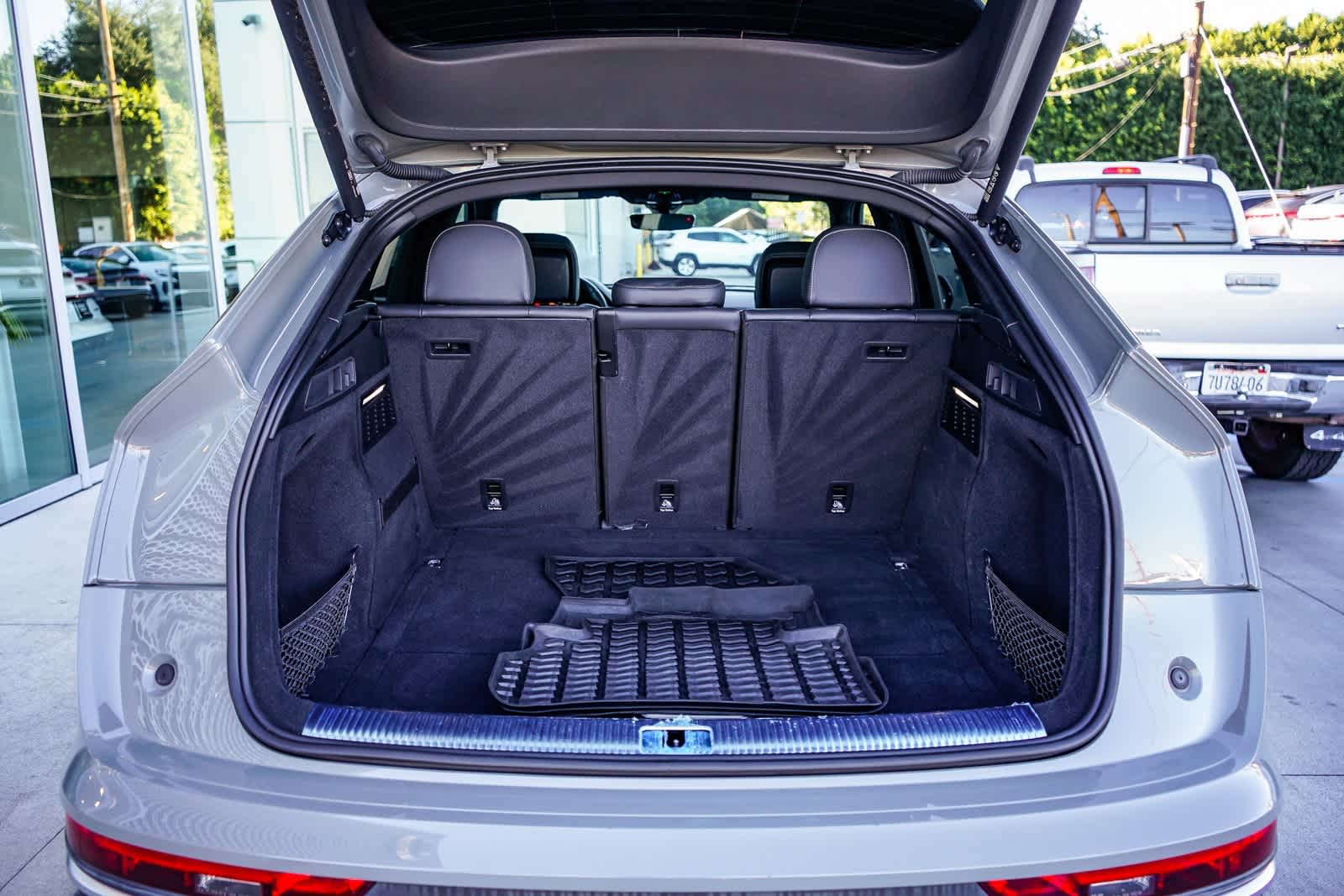 Thumbnail: 2022 Audi SQ5 - 26