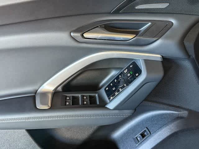 Thumbnail: 2025 Audi Q5 - 22