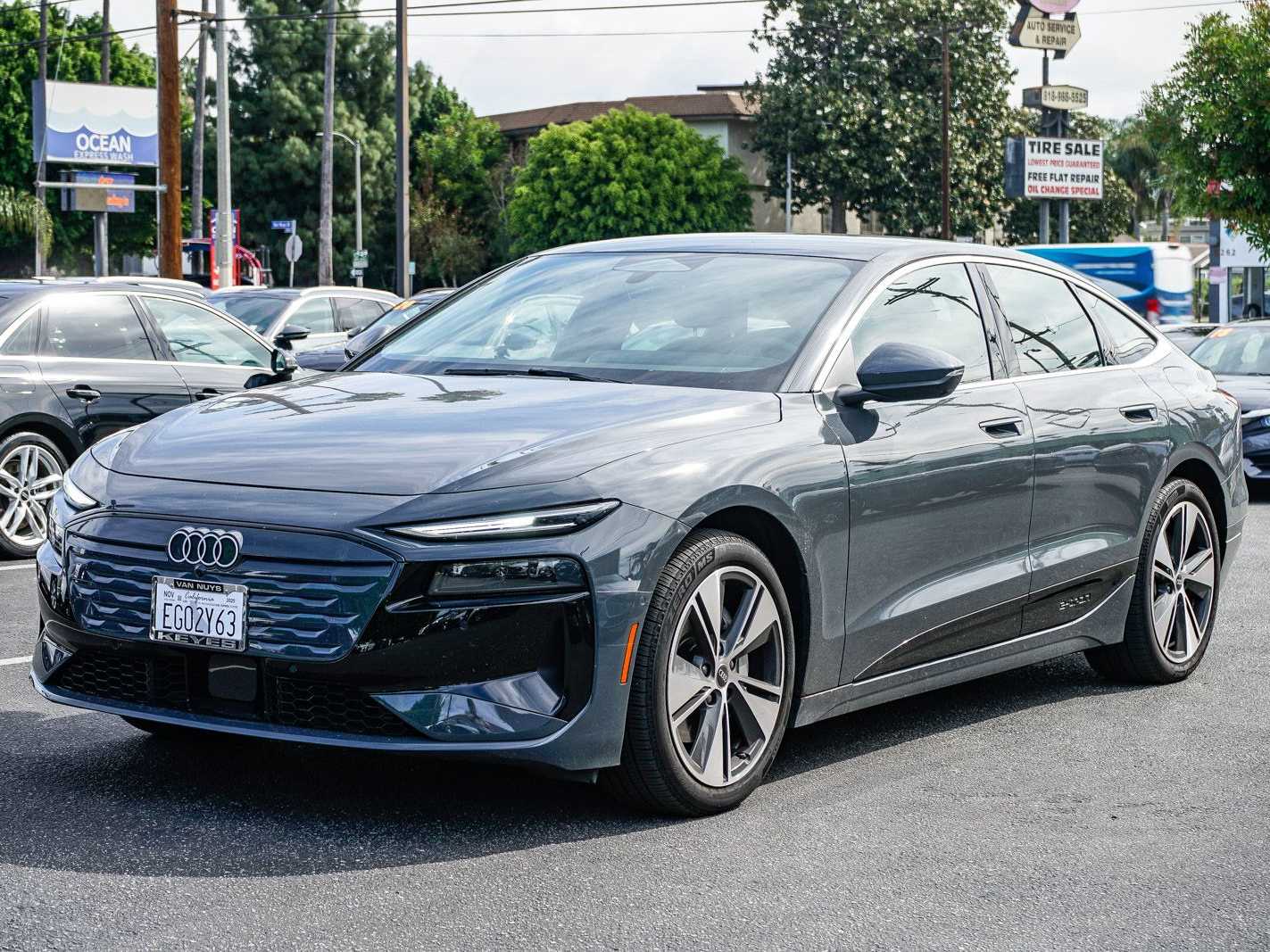 2025 Audi e-tron Premium -
                  Sherman Oaks, CA