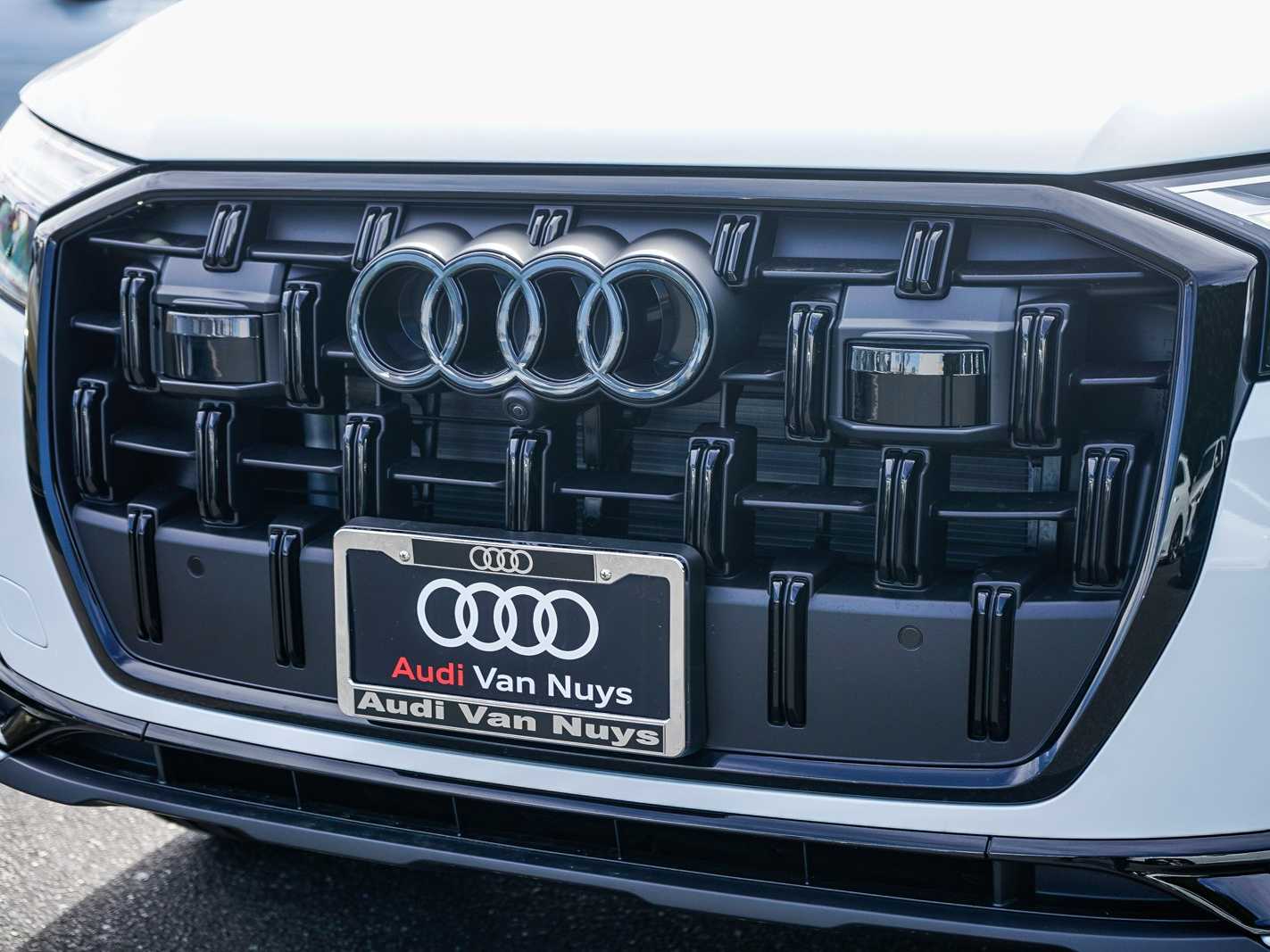 Thumbnail: 2026 Audi Q7 - 8