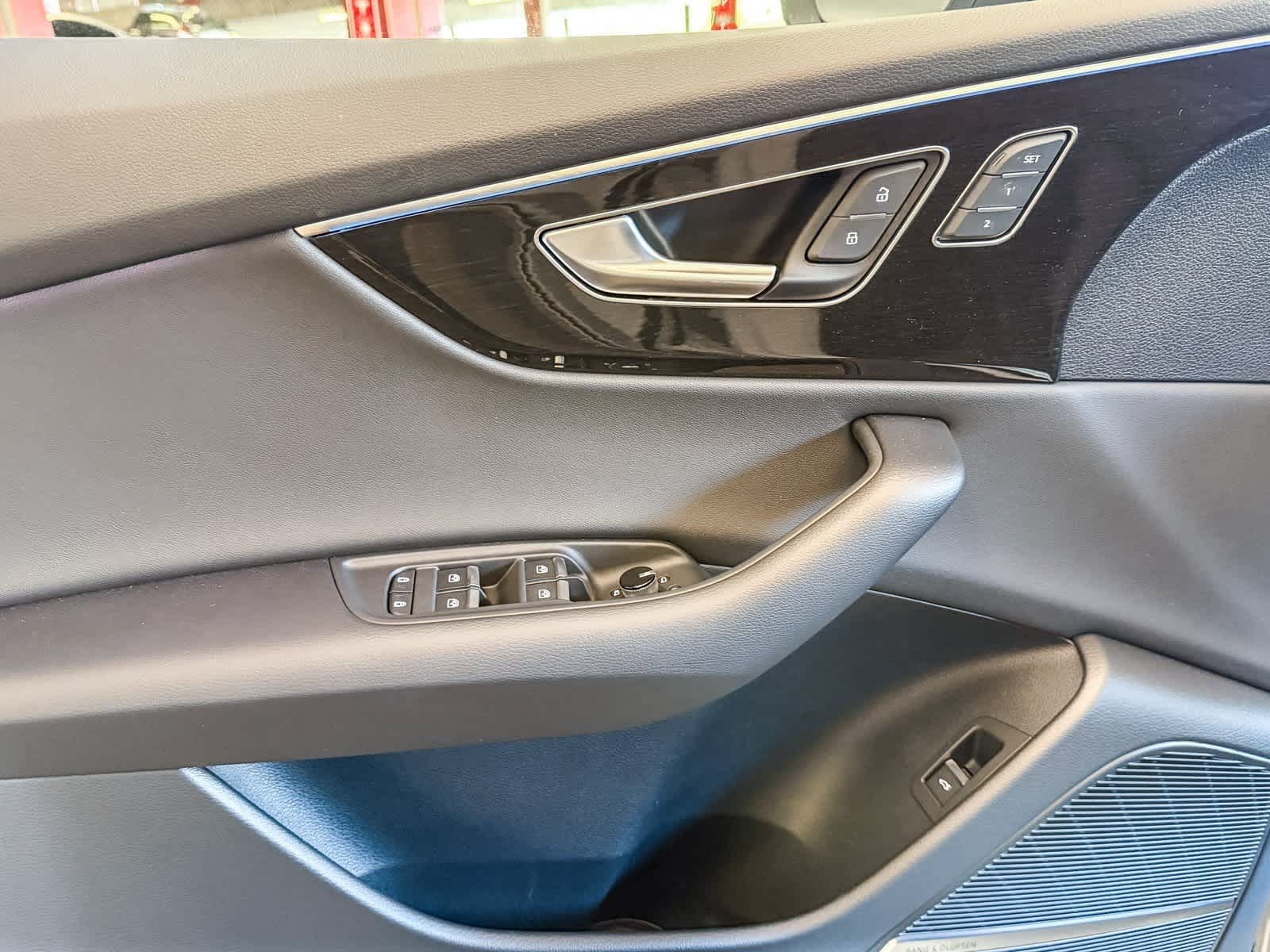 Thumbnail: 2026 Audi Q8 - 22