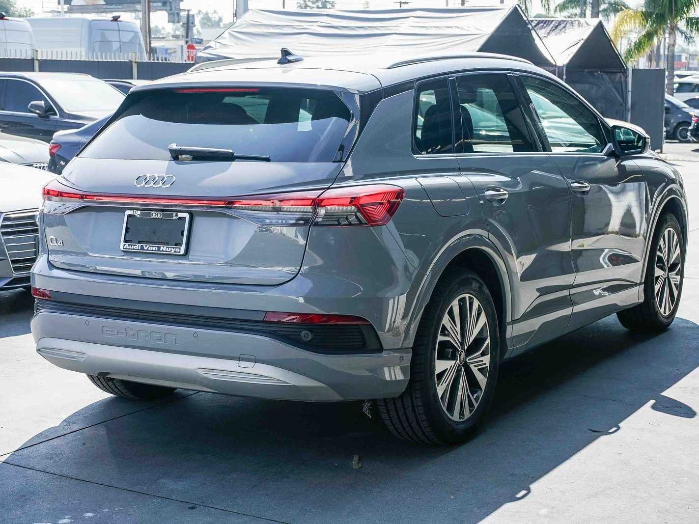 Thumbnail: 2023 Audi Q4 e-tron - 4