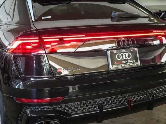 Thumbnail: 2025 Audi RS Q8 - 11
