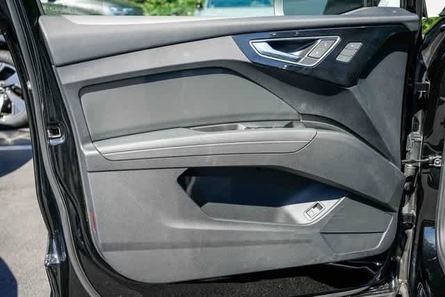 Thumbnail: 2023 Audi Q4 e-tron - 19