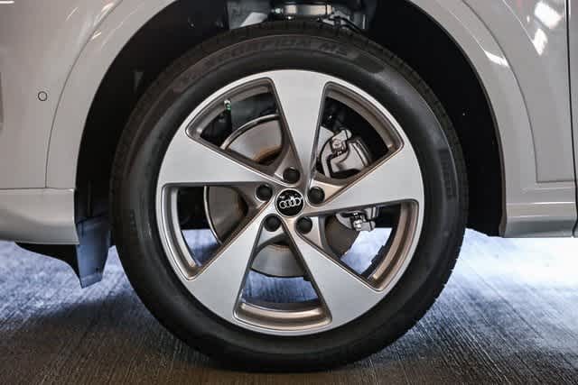 Thumbnail: 2025 Audi Q5 - 10