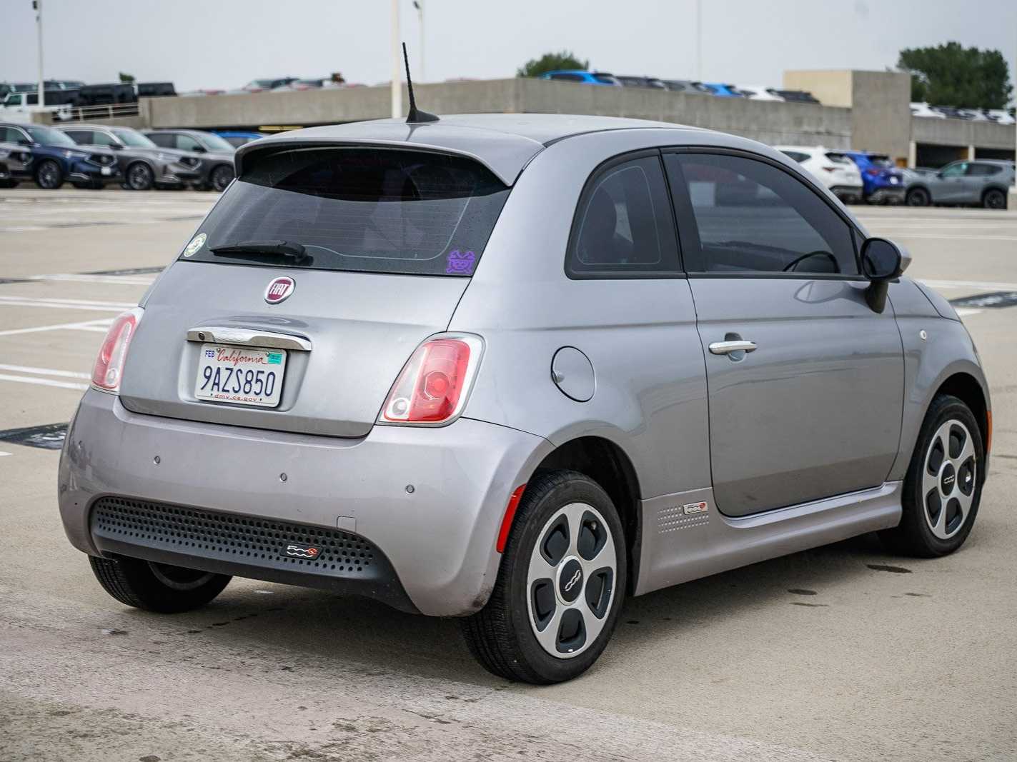 Thumbnail: 2018 Fiat 500e - 4