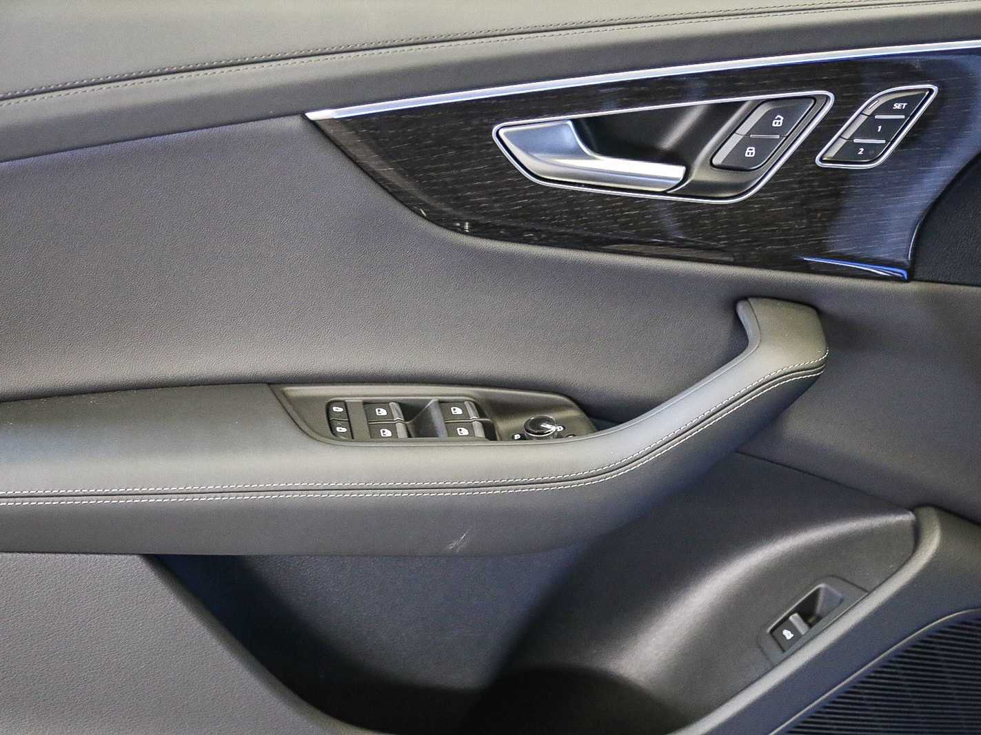Thumbnail: 2026 Audi Q8 - 20