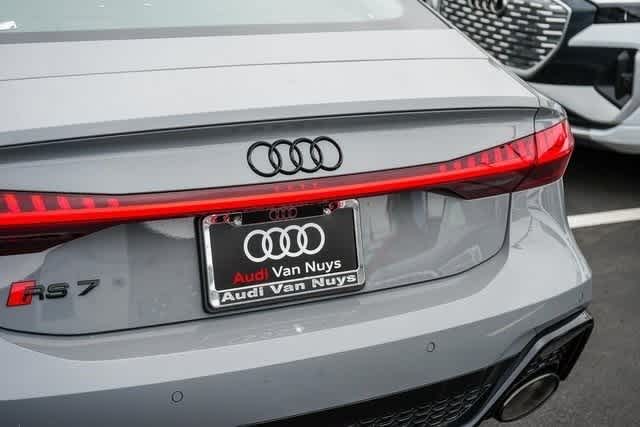 Thumbnail: 2025 Audi RS 7 - 13