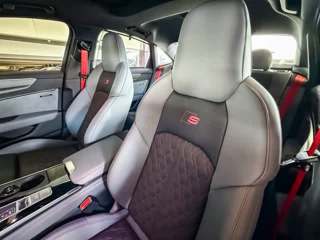 Thumbnail: 2025 Audi S6 - 27